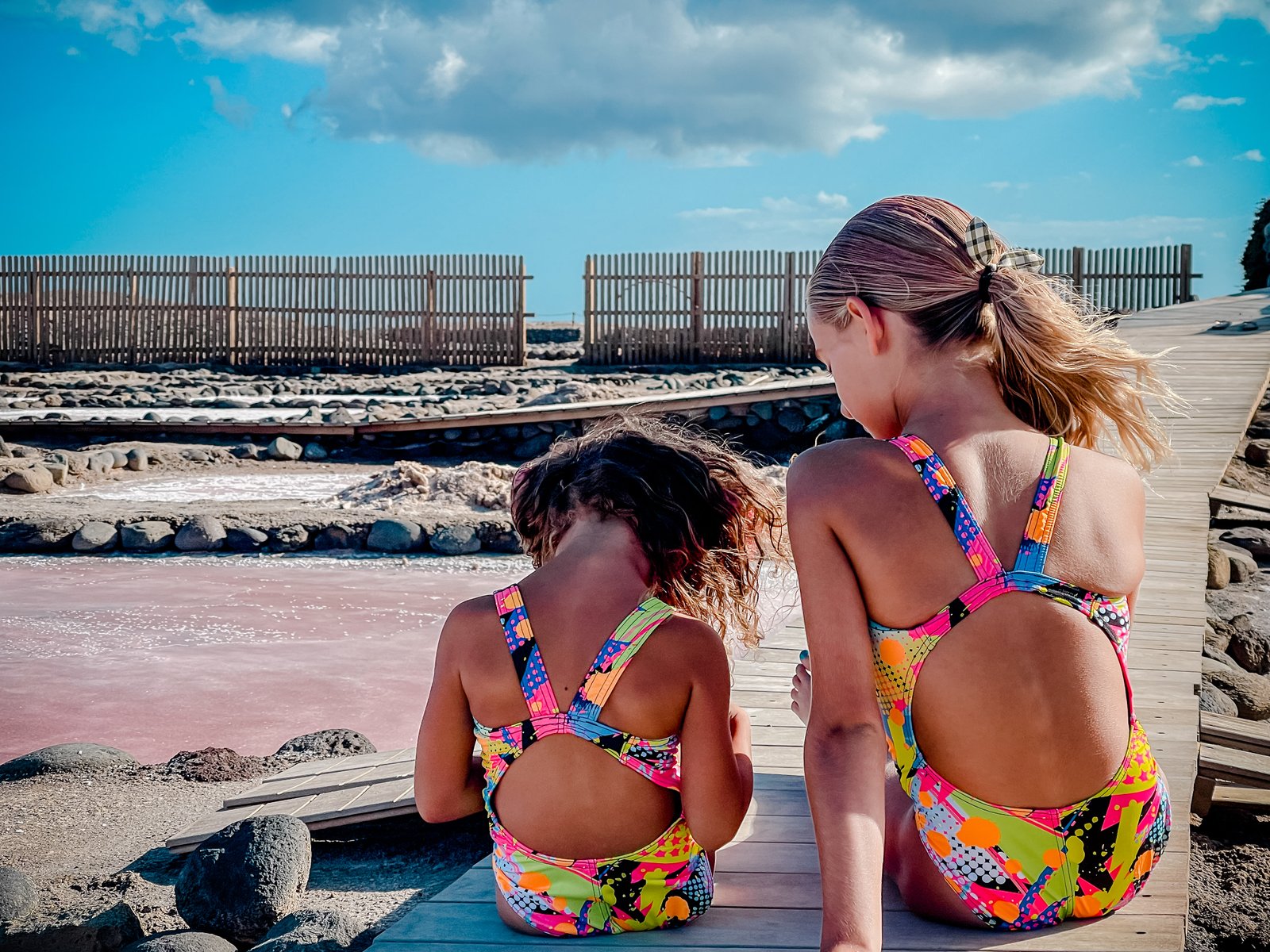 Moda infantil en las salinas de Gran Canaria